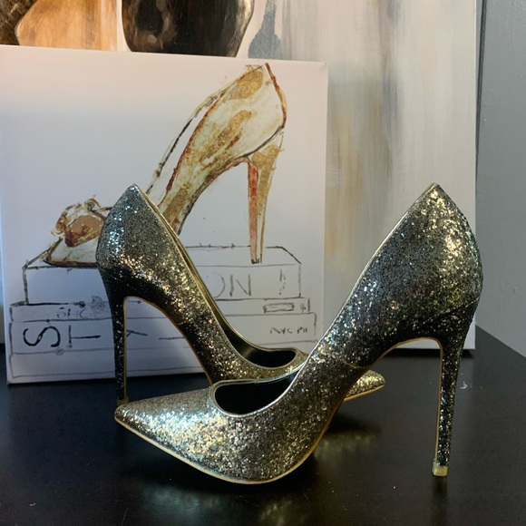 Shoedazzle Gold Glitter 9.5 5in heel - Picture 2 of 7